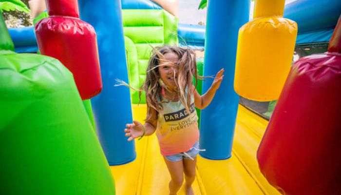 camping argeles sur mer club enfants activités jeux gonflables